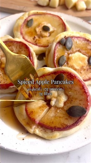 SPICED APPLE PANCAKES 🍏