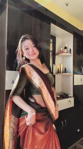 Popular Hindi Songs for Sari Fashion