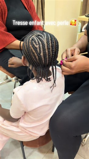 Tresse avec parle pour enfant au salon 🥰❤️#pourtoii #tresse #bamakomali🇲🇱 #bamakomalitiktok🇲🇱🇲🇱