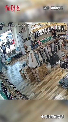 🇨🇳 军人试衣间换装惊艳店主：那一抹军装绿，是青春最美的底色 🇬🇧 Soldier Stuns Store Owner: The Transformation into Uniform