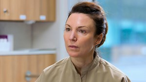 513K views · 5.4K reactions | Bianca seeks Dr. Emma Craythorne's help to remove keloid scars from her jawline. #TheBadSkinClinic Watch full episodes on discovery+: https://bit.ly/3HfHr6e | Love Science | Facebook