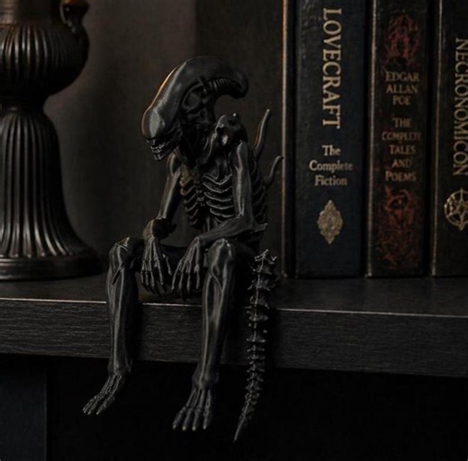Alien Shelf Sitter – Xenomorph Inspired Horror Decor – Sci-fi Bookshelf Ornament - Etsy Australia