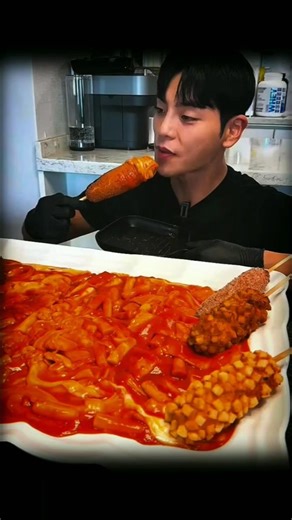 Spicy Ttokobokki Eating Mukbang#asmr #mukbang #shorts