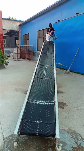 Folding belt conveyor loading and unloading. Length can be customized. #shorts