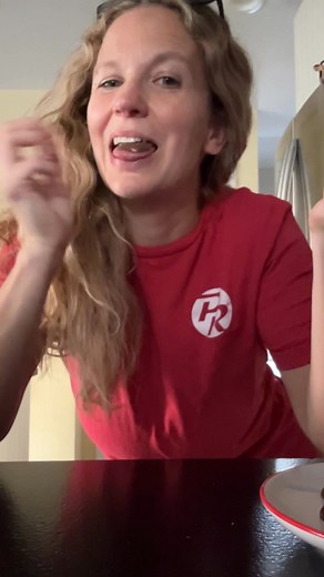 These Pecans Turtles are the cutest 4 ingredient holiday treat. Grab the recipe in the comments 👇👇 | Simply Made Eats