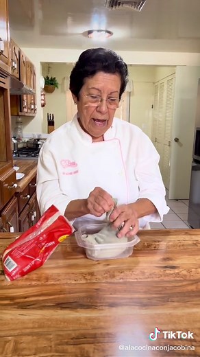 Calcetín con arroz: Alivio para cólicos y dolores musculares