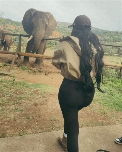 Linda Mtoba on Instagram: "Raspberry kisses 💋"