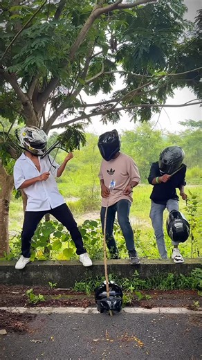 TríCkêr Rähûl on Instagram: "🤣🤣 . . . #bike #bikeride #bikelife #bikers #bikelifestyle #explore #exploremore #explorepage #trendingnow #viral #funny #contant #comedyvideo #reels #reelkarofeelkaro #reelitfeelit #foryou #forurpage #instagood #instalike #instadaily #shoot #ıphone16 #fyp . . 🤣🤣…………………………………………………………………………………………………………..🤣🤣"