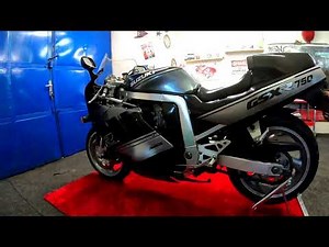 CLASSIC SUPERBIKE 1990 SUZUKI GSXR 750