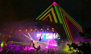 Pyramid projection for Coldplay / Every Teardrop is a Waterfall