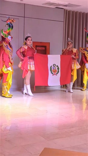 Peruvian Folk Dancing in the Hotel 12 #peruanos #dancing