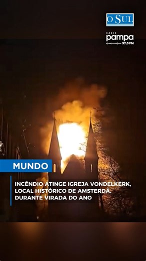 Jornal O Sul on Instagram: "Um incêndio atingiu a igreja histórica Vondelkerk, em Amsterdã, durante a passagem de ano entre quarta-feira (31) e quinta-feira (1º). Imagens gravadas por testemunhas mostram a torre do templo, localizado próximo ao Vondelpark, tomada por chamas e uma densa fumaça. Por segurança, as autoridades evacuaram dezenas de residências no entorno, devido à queda de destroços em chamas. Segundo a emissora pública NOS, equipes de emergência foram mobilizadas rapidamente para co