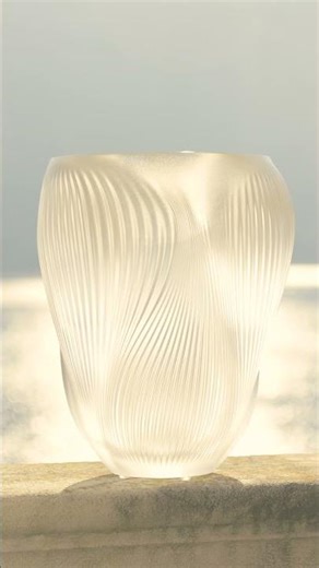 Crystal Reimagined: Lalique Alizé Large Vase Clear Crystal