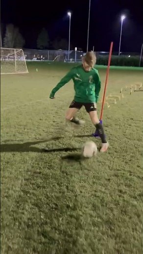 ⚽️ INSPIRATIE OEFENING ⚽️ Een leuke pass-/loopcoördinatie training voor zowel onder- als bovenbouw.