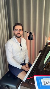 Lördag den 8 juni har vi Allsång på Sofiero med Rickard Söderberg och Helsingborgs symfoniorkester. Här kommer en hälsning från Philip Faber som är kvällens dirigent, kom och sjung in sommaren med oss 🎶! Konsertbiljetter finns på sofiero.se och i biljetten ingår även inträde till parken 🌿. | Sofiero slott och slottsträdgård