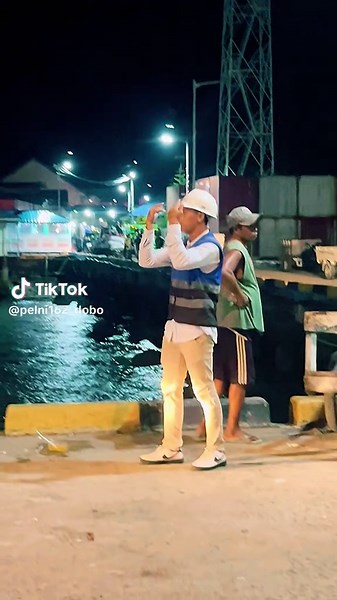 Pelayanan Kapal di Dobo, Kepulauan Aru