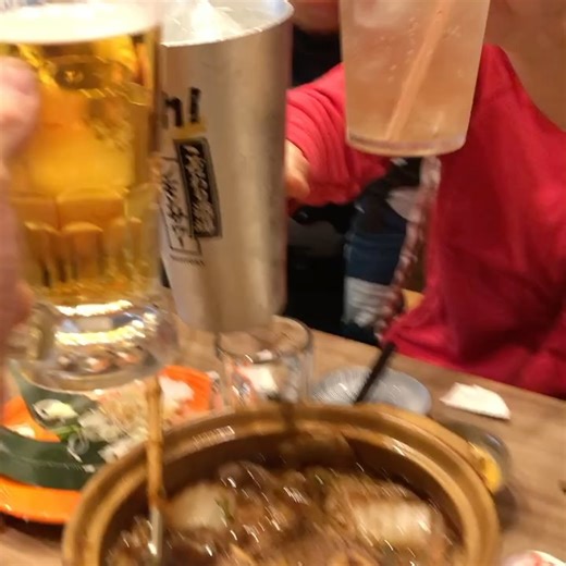 Yusuke Hama/ステアクライマー/北海道/#階段ハニー🍯 on Instagram: "SJC第4戦 大阪大会 優勝🥇 SJC年間チャンピオン👑 念願の日本一✨ 階段王になることができました😊😊😊 ⁡ ⁡ 人生をかけて挑んだSJCラストレース。 ⁡ 最後は本当にきつくて、それでも「絶対に日本一になるんだ」という思い一心で登り切りました。 (途中本当に「日本一、日本一、、、」と呟きながら自分を奮い立たせて登ってました😂) ⁡ ゴールした後は競技人生最大の悶えようで、まさに“出し切った”と言い切れるレース。 「これで負けても悔いはない」そう思えるほどでした。 ⁡ ⁡ そして迎えた表彰式。 自分の名前が呼ばれ、優勝を掴んだあの瞬間は胸が震えるほど嬉しかったです🥹 ⁡ 2位のあおい君 @aoyume0820 とはまたしても1秒差。 本当に出しきれていなかったら負けていたレース。日本一にかける想いで勝ち取った優勝になりました。 ⁡ 年間ランキングでほぼ同率であっ