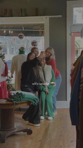 We are having the best time at our holiday open house today!! 🎄🎄❤️ #shopflutter #downtownnewburgh #holodayopenhouse #tistheseason #boutique | Flutter Newburgh