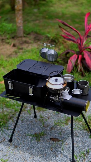 From classic design to durable construction – Stanley Classic Lunch Box got it all !