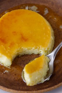 This delicious Mexican Flan recipe, with its rich and creamy custard that’s covered with a deep caramel sauce, is a really easy to make dessert that everyone will love! recipe: https://lifecurrentsblog.com/flan-recipe/ | Life Currents