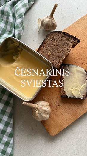 6.7K views · 7.7K reactions | Česnakai + sviestas + žiupsnelis druskos = meilė :) Šitą sviestą dedu į košes, į daržovių troškinius, karštas daržovių salotas, ant juodos duonos arba į sriubą. Tinka visur! Pasigaminsite - nesigailėsite. Tik imkite gerą sviestą, o ne kokį nors sviesto mišinį. Pasigaminsite, pasidalinkite, kaip pavyko ar patiko. #maistas #virtuve #receptai #receptas #skanu #maistoblogas #pietus #vakariene #lengvavirtuve | Lengva virtuvė | Facebook