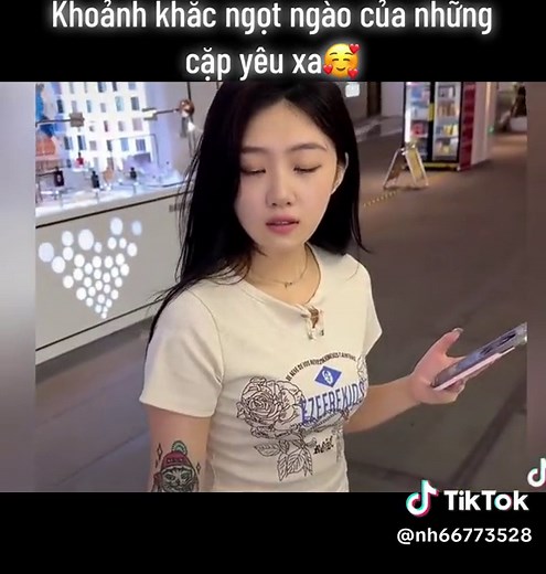 Khoảnh khắc ngọt ngào của các cặp đôi yêu xa