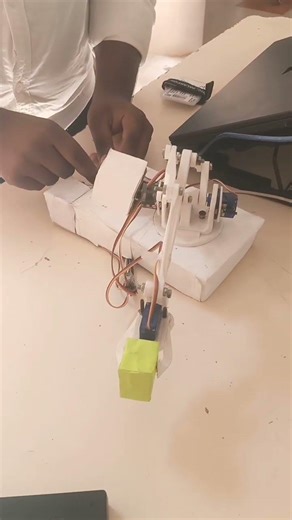 Mini Pick & Place Robot 🤖