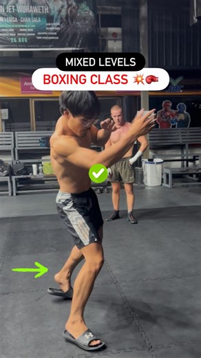 Using the right form means you can punch back with balance and control. 🥊 Every punch should end with you ready to fight back again. 💥🥊 Boxing tip of the day with coach Boss @bosschainikom at @theboxthailand in Bangkok, Thailand. 🕙 Mixed Levels Boxing Class available every Monday, Tuesday, Wednesday and Friday. 🌆🏠 Interested in Train & Stay packages (all levels welcome) at @theboxthailand? DM for more info! Want to book a private training session with coach Miato? You can book directly fro