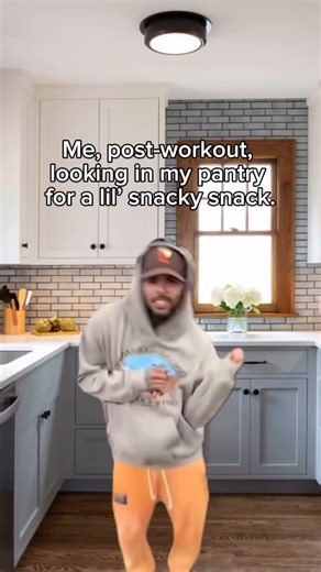 Post-workout snacks are the BEST snacks. 🍌🧀🥜 But here’s the deal: what you eat after a workout matters. Refueling your body with the right nutrients helps repair muscles, replenish energy, and keep you feeling good. Try one of these post-sweat options: 🥚 Protein Carbs: Think a hard-boiled egg with a slice of whole grain toast 🍌 Fruits Nut Butter: Banana with a tablespoon of almond or peanut butter 🍶 Greek Yogurt Berries: Protein-packed and naturally sweet! These snacks help balance blood s