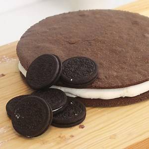 Despite our many requests, Oreo wouldn't come out with a GIANT Oreo. So we had to make one ourselves. Save this recipe: https://taste.md/2ur7D91 More recipes on our app 📲 https://taste.md/2sltyPt | Sugar Fix
