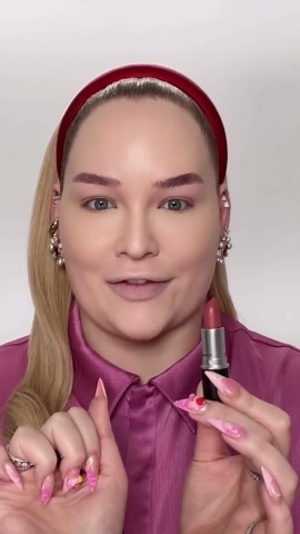 NikkieTutorials on Instagram: "a full face with one lipstick?! THIS IS WILD! 🫨"