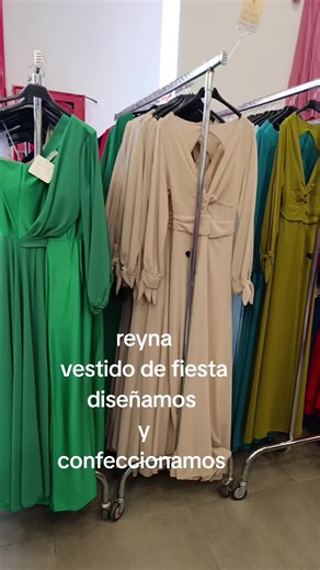Reyna mayorista estamos en Madrid Manuel cobo calleja 44 #graduacion #vestido #bodas #comunion #fabriante
