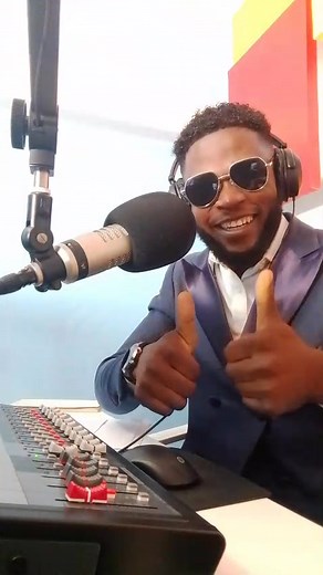 Já chegamos, conecta-te ao programa "Tarde da Alegria", de segunda a sexta-feira, entre as 15h 00 e às 17h 00, através do site, https://radioalegria.ao/ As suas tardes, jamais serão as mesmas. | Alegria Midia Social