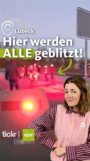 tickr by WDR aktuell on Instagram: "Das kann 50 Euro kosten 👇 🚗 Nur Autofahrer:innen oder andere motorisierte Fahrzeuge müssen mit einem Bußgeld rechnen. Menschen zu Fuß, auf dem Fahrrad oder mit dem E-Scooter dürfen nämlich weiter durch. Ihre Blitzer-Fotos sollen laut Stadt aber einfach gelöscht werden. 📸 Dass überhaupt ein Blitzer aufgebaut werden musste, liegt laut Pressesprecherin der Stadt Lübeck daran, dass trotz Verbotsschild viele Autofahrer in die vorübergehende Sackgasse gefahren si