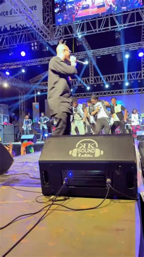 Floby et Yoni : Médicaments et Aventures à TikTok