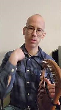 How do I hold the #lyre ?