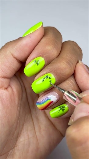 Lucky nails are in the air 🍀✨