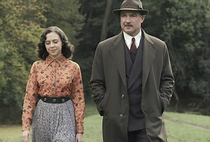 A Small Light Finale: Bel Powley On Being 'Blown Away' While Shooting That Diary Scene With Liev Schreiber - TVLine