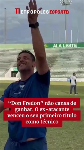 Fred Guedes conquistou o seu primeiro título como treinador neste domingo (14/12). O ex-atacante e ídolo do Fluminense comanda o time sub-17 do Fortaleza que venceu o Palmeiras nos pênaltis, na final de um campeonato de base realizado em Brasília durante o mês de dezembro. Leia a matéria completa em metropoles.com/esportes #fred #fortaleza #brasilia