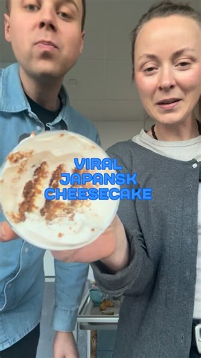 Arladk on Instagram: "Japansk cheesecake med 2 ingredienser! Så simpelt og så lækkert. En trend der holder hos os 🤓 Opskrift 2 glas: - 4 dl yoghurt 10 % - 6 biscoff ellr bastogne kiks 1. Fordel yoghurten i 2 glas. 2. Stik 3 kiks ned i hvert glas og stil dem på køl mindst 1 time. 3. Pynt evt. glassene med lidt knust kiks og server. #japanesesake #japanskcheesecake"