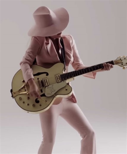 ♫ Million Reasons - Lady Gaga Lyric video of the song