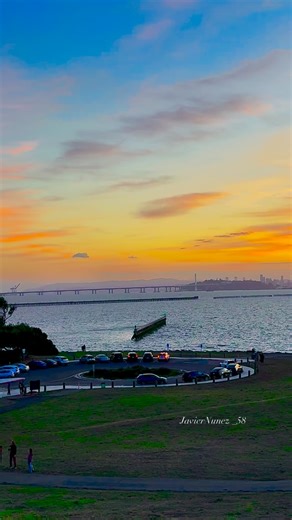 🤗#cesarchavezparkberkeley #bayarea #bayareasunset #sanfranciscobayareasunset #sanfranciscobayarea #nicesunset #california #californiasunset #sunsetlovers❤️ #sunsets #sfbay #sfbayarea #sfbayareasunset #👍 | Javier Nunez