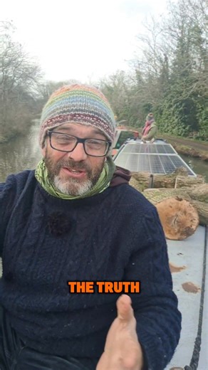 Life on the Water: Lonely or Liberating? 🤔 ​I get asked all the time: "Do you ever get lonely living on a boat?" 🤨 The answer might surprise you! ​Living on the canal isn’t about isolation; it’s about a different kind of connection. From knowing my neighbours by their boat names to learning the daily habits of the local wildlife, I’ve never felt more part of a community🦆🌿 ​It’s a slower pace, but it’s a richer life ✌️ ​I want to hear from you! 👇 If you traded your house for a boat tomorrow,