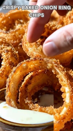 902K views · 10K reactions | Onion rings sliced thin. Toss in olive...