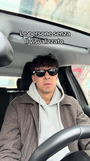 Persone senza il visualizzato: confusione digitale