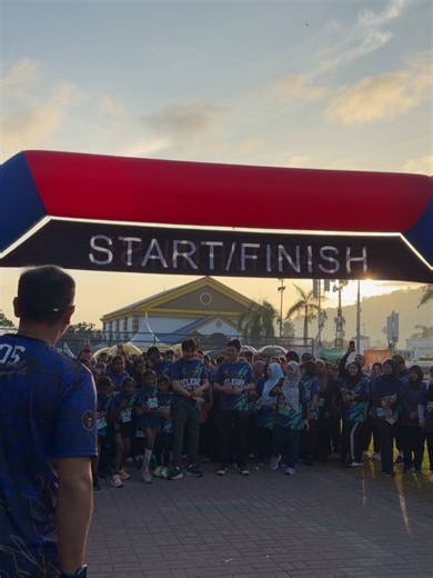 Tunku Ali Redhauddin, Tunku Besar Seri Menanti on Instagram: "10 Januari – YAM Tunku Besar Seri Menanti Tunku Ali Redhauddin ibni Tuanku Muhriz dan YAM Tunku Zain Al-‘Abidin ibni Tuanku Muhriz berkenan berangkat ke Program Melewar Fun Run. Program larian ini dianjurkan sempena Sambutan Hari Ulang Tahun Keputeraan DYMM Yang di-Pertuan Besar Negeri Sembilan Ke-78 dan telah disertai hampir 700 peserta daripada pelbagai peringkat umur. Usai acara larian, Tunku Ali dan Tunku Zain menyampaikan hadiah 