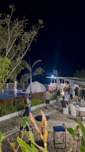 Sometimes, peace finds you in the most beautiful places, like here in the highlands. 🌿 At Montefrio Garden Resort, every nook invites you to pause and simply be. Whether you’re unwinding on your own, laughing with friends, or sharing quiet moments with family, there’s always a space that feels just right for you. As twilight settles and the lights begin to shimmer, find your perfect spot, by the pool, in the cabanas, swaying in the hammocks, or beneath the stars. Let the highland breeze remind 
