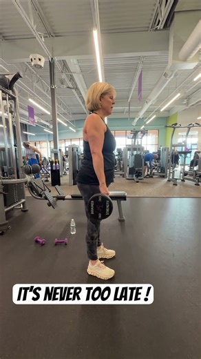 She’s 60+… and Stronger Than Ever #fitnessover40 #fitnessover60 #beginnersfitness