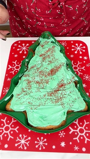 3.3K views · 26 reactions | Easy holiday treat I make a festive peppermint dessert for the holidays! | Inked Kitchen | Facebook