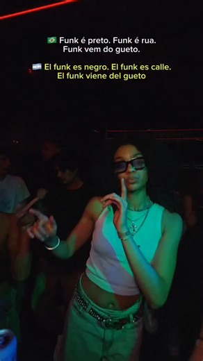 𝗞𝗜𝗟𝗢𝗠𝗕𝗢 on Instagram: "El funk brasilero es música negra. El afrobeat es música negra. El dancehall es música negra. El dembow es música negra. No es moda. No es tendencia. Es música negra. Este sábado 8 de Noviembre llega RE-UNION NEGRA by Kilombo - @ebony.sunset & @kolorsfest ✊🏽 Vení a bailar música negra de verdad y a sentirte como en casa🖤🔥 Segunda preventa ya disponible. Link en bio Ella @kimasenjo 🇧🇷🇦🇷 #fiestakilombo"